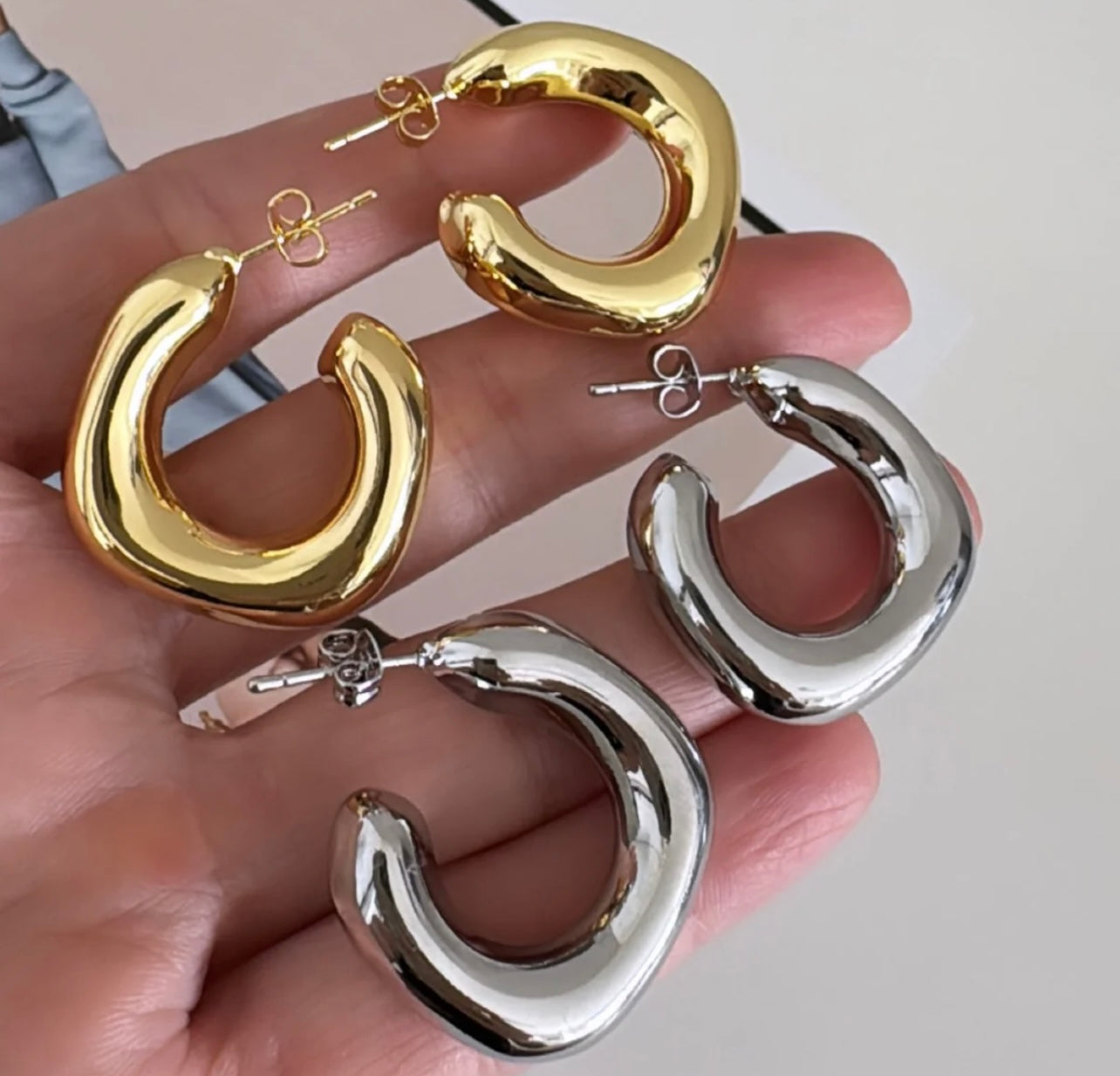 HOOPS EARRINGS