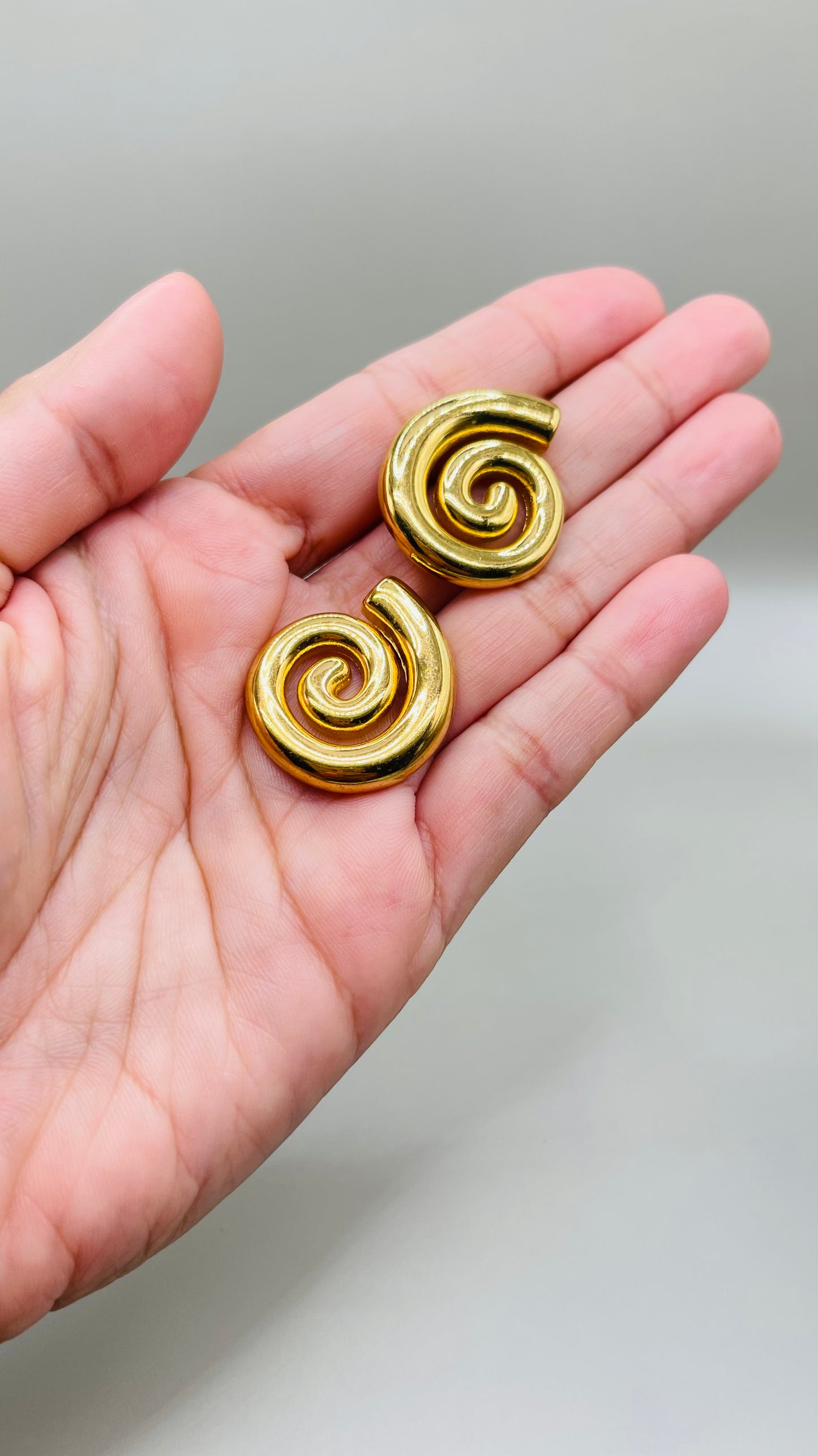 SPIRAL STUD EARRINGS