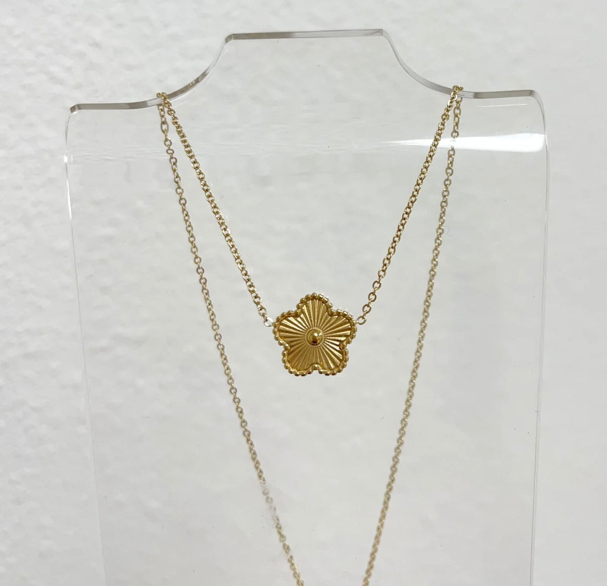 Unique daisy necklace
