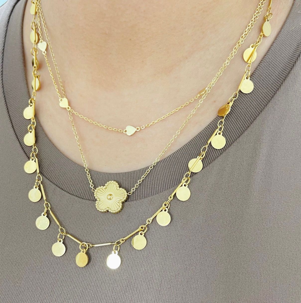 Unique daisy necklace