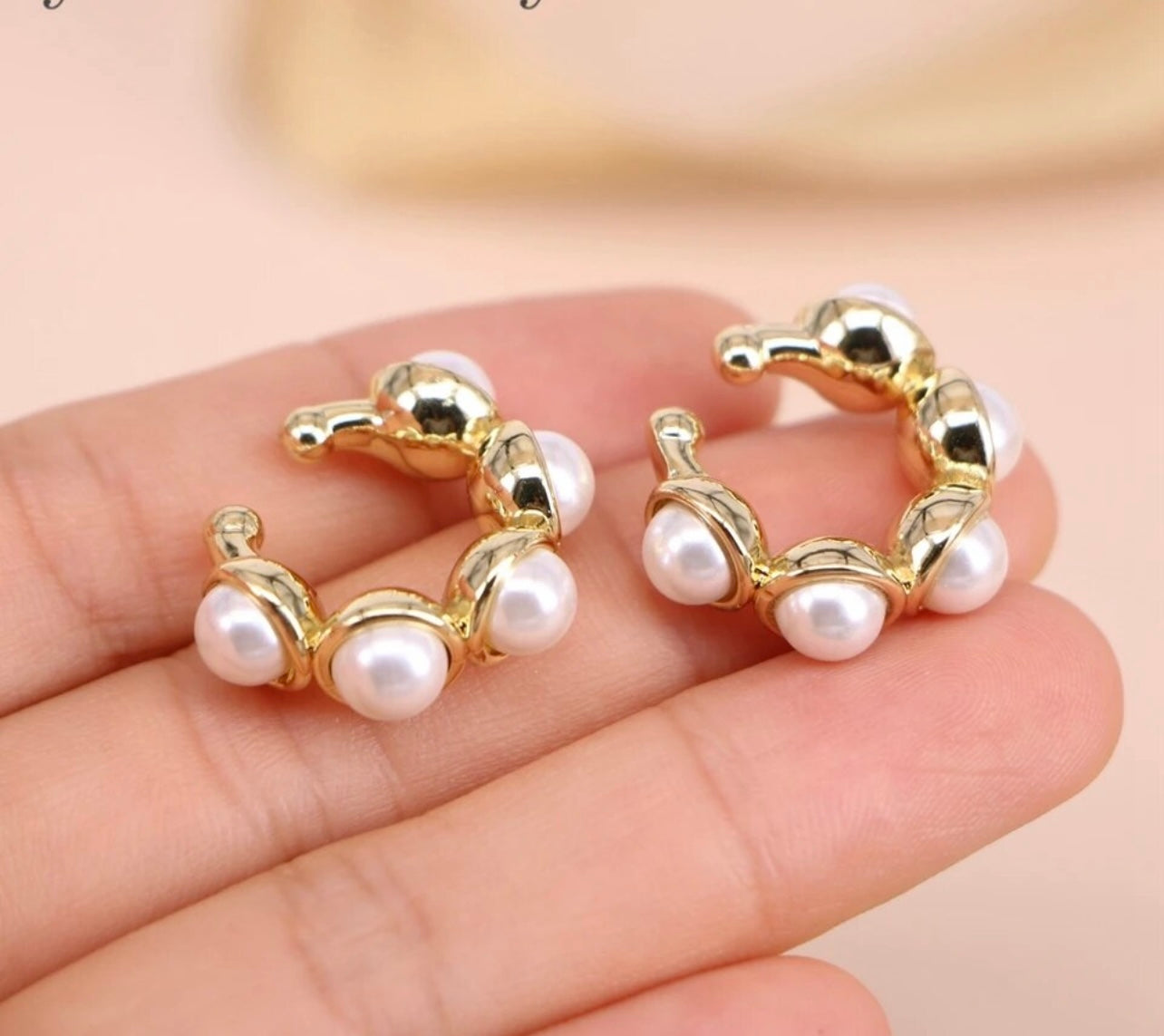 Elegant Pearl Shells Ear Cuff