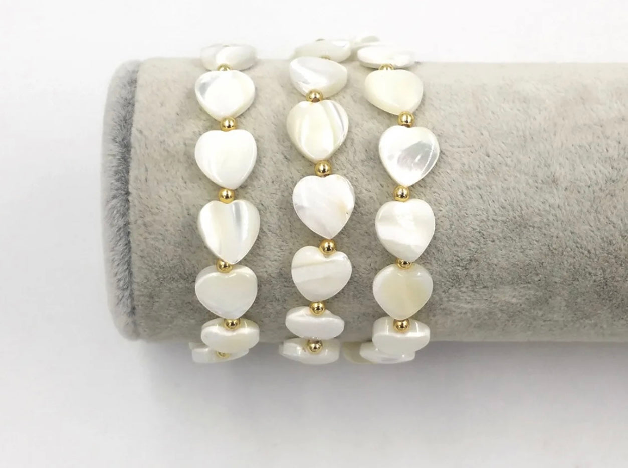 Heart bracelet with clasp gold strand beads