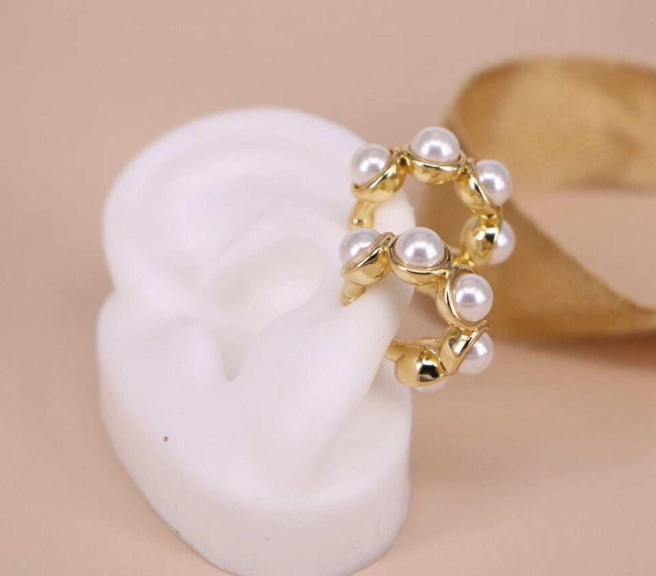 Elegant Pearl Shells Ear Cuff